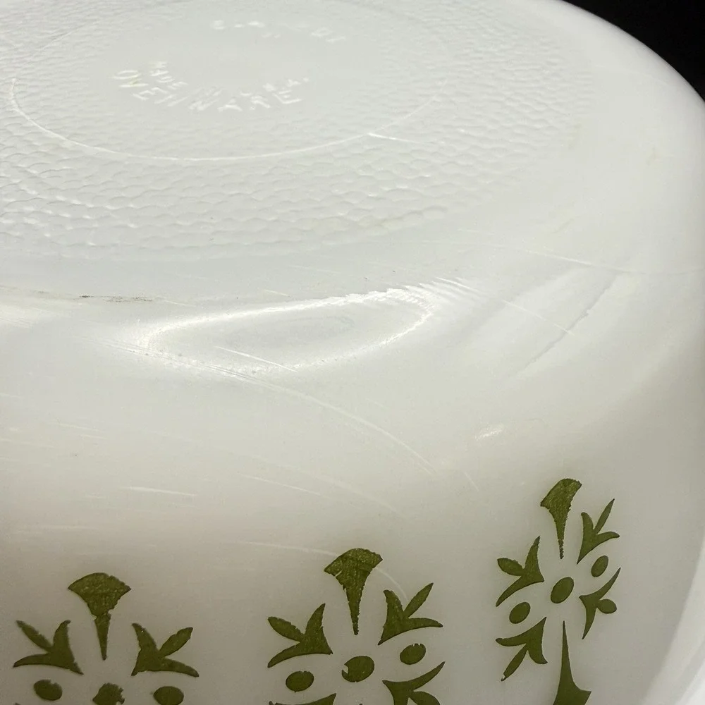 Vintage Mid Century‎ Modern Glasbake Milk Glass Green Pinwheel 2QT Casserole/Lid